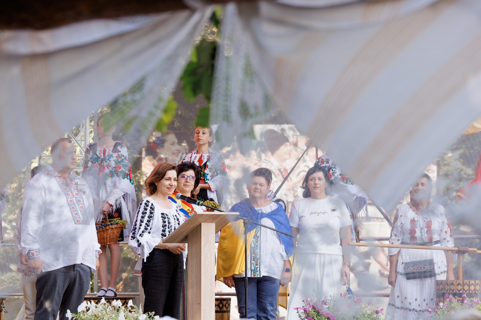 Sandu Celebrates Folk Traditions