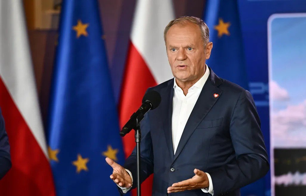 Tusk Warns of Border Checks Amid Migrant Concerns