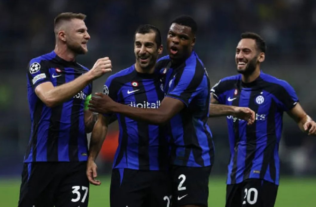 Barcelona Target Inter’s Dumfries Before July 15 Deadline