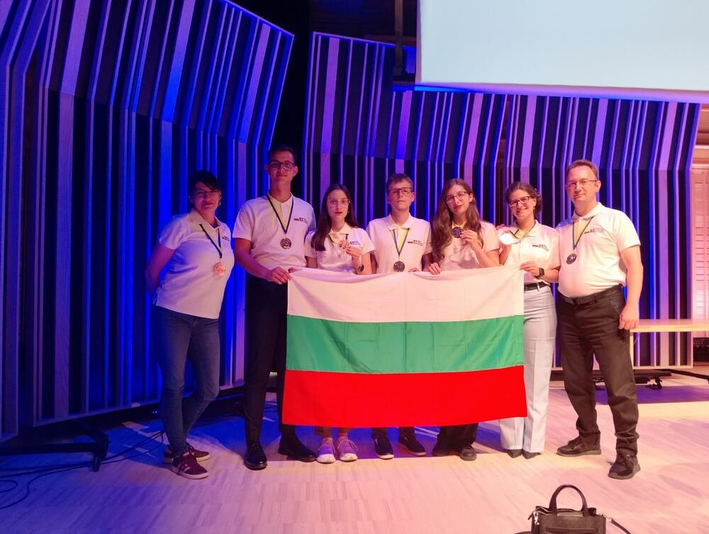 Bulgarian Students Win Bronze in Physics