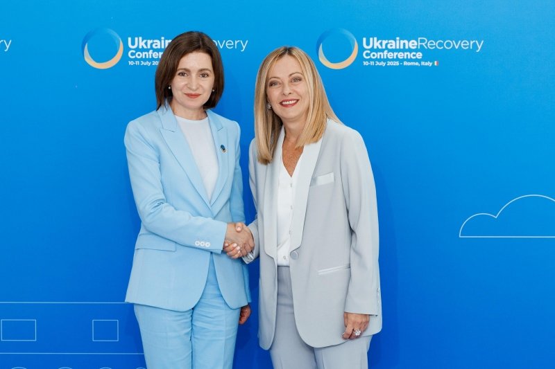 Sandu Backs Ukraine at Recovery Forum