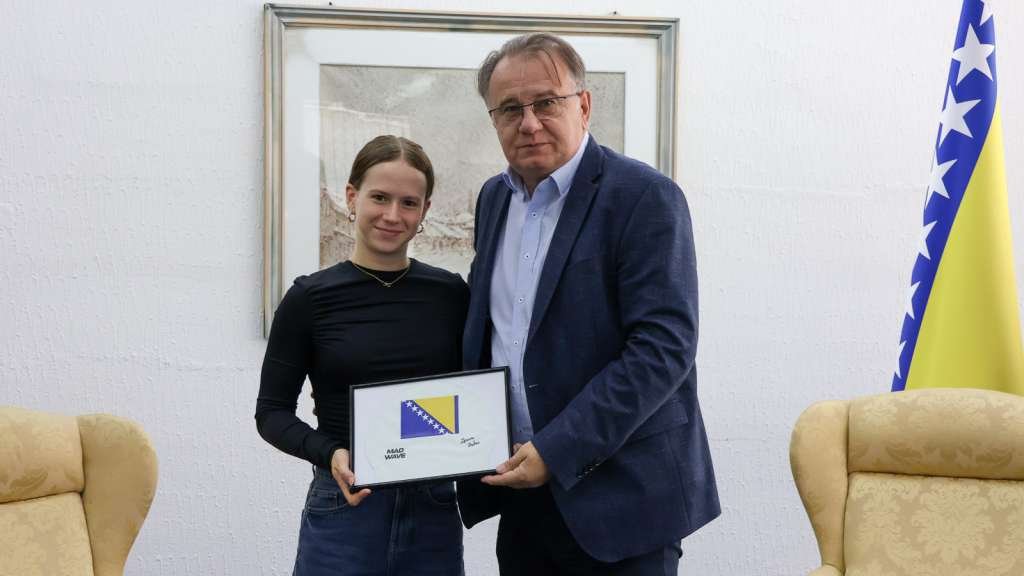 Sarajevo hosts celebration for Cadet swimming champion Zerina Vrabac
