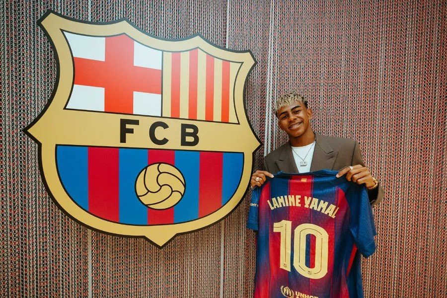 Lamine Yamal Signs Long-Term Deal with Barcelona