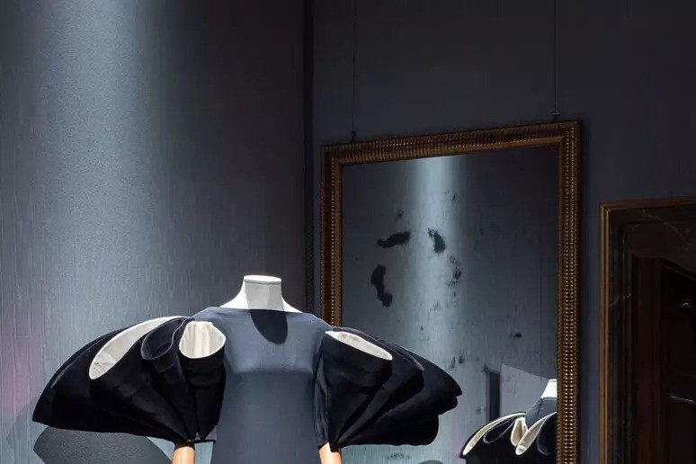 Florence’s Fashion Museum Refreshes Collection with Rare Pieces