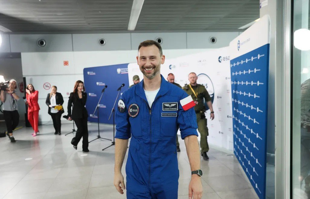 Polish Astronaut Uznanski-Wisniewski Returns Home