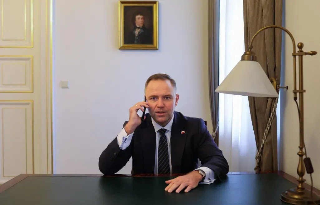 Nawrocki, Zelensky Hold First Call, Raise Volhynia Issue