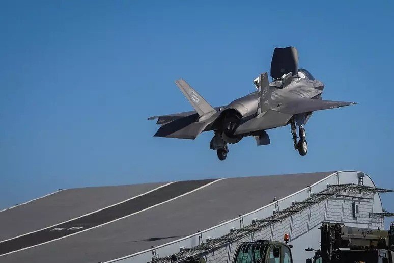 U.S. Navy F-35 Crashes in California