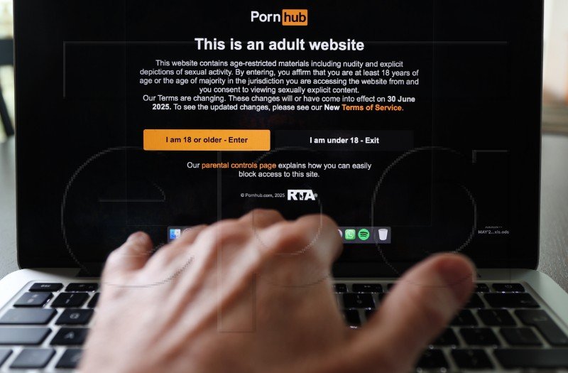 Anonymous sex blog prompts resignation of Austrian EU diplomat