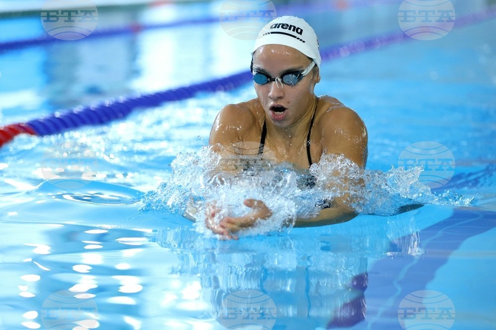 Nikolova Breaks Record, Reaches Semis in Singapore