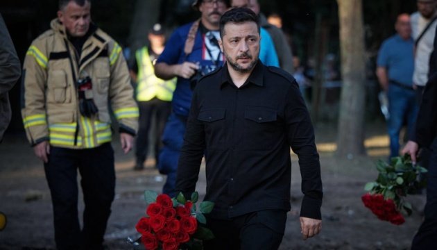 Zelensky Visits Site of Deadly Russian Strike in Kyiv