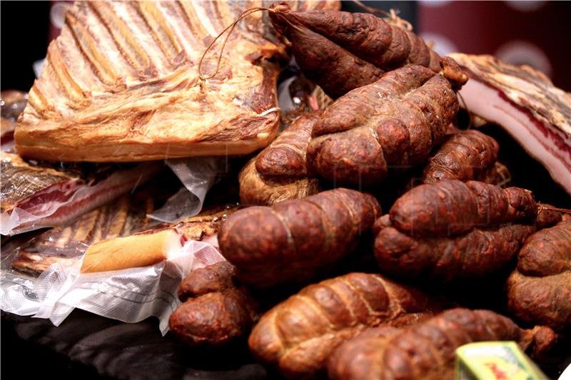 Croatian Australians turn garages into sausage workshops