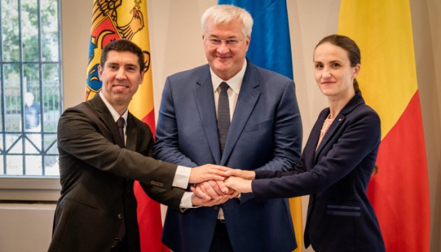 Ukraine, Moldova, Romania Foreign Ministers Meet in Chernivtsi