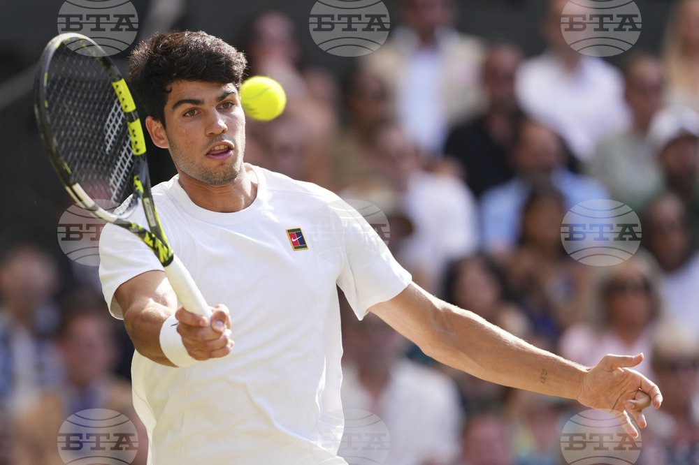 Carlos Alcaraz advances at Cincinnati Masters