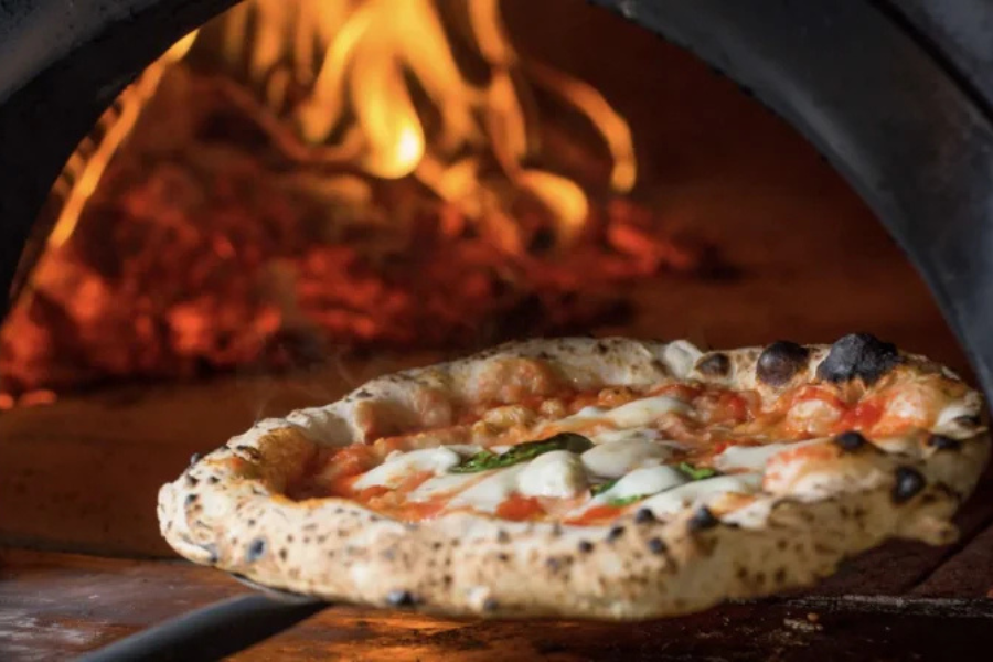 Pizzeria slammed for charging 1.50 euros to remove tomatoes