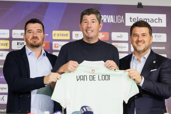 Slovenian football champion unveils new head coach