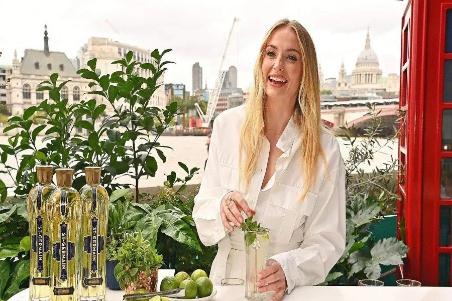 Sophie Turner Gets Real on Dating, Ghosting &amp; Kissing Kit Harington