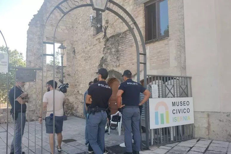 Italy's famous museum robbed, priceless lace artifacts taken