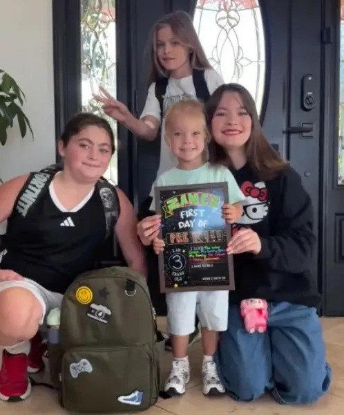 Brian Austin Green’s kids cheer Zane on first day of school