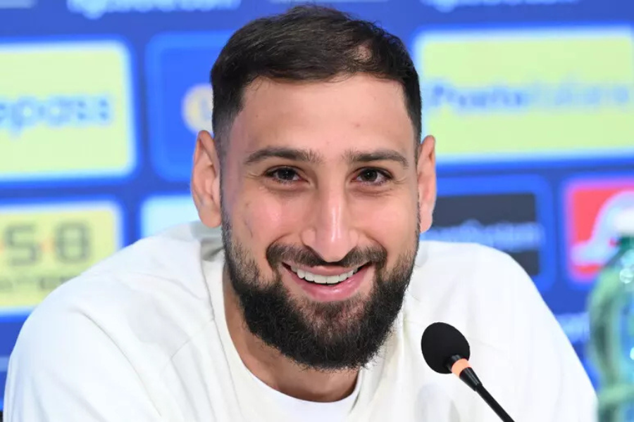 Donnarumma invites beaten 13-year-old to Italy training camp