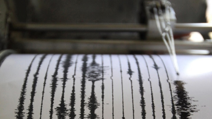 Strong earthquake shakes Greece