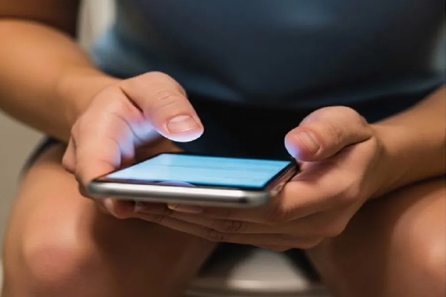 Smartphone use in bathroom may cause hemorrhoids