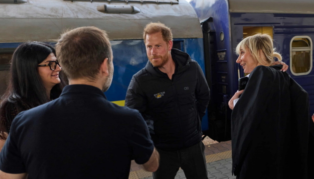 Prince Harry makes surprise visit to Kyiv