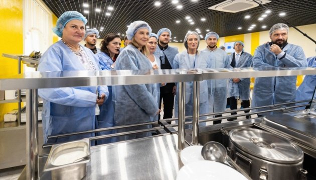 Ukraine plans free school lunches with EU support