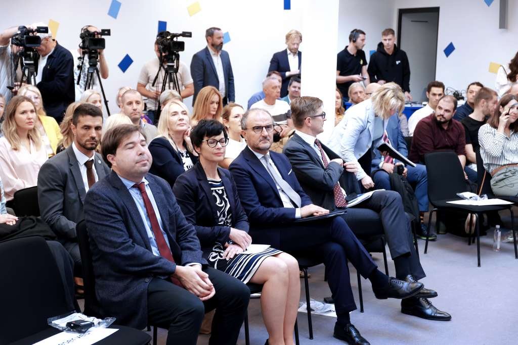 EU announces aid to protect independent media in Bosnia