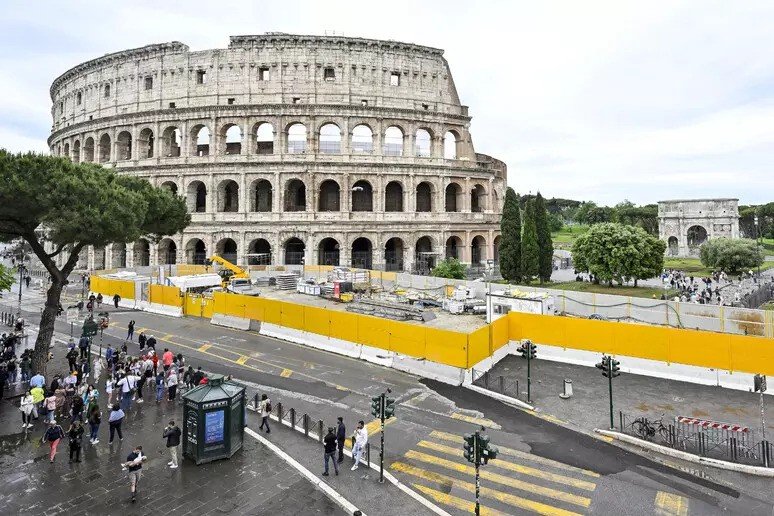 New Rome metro stations blend transit and history