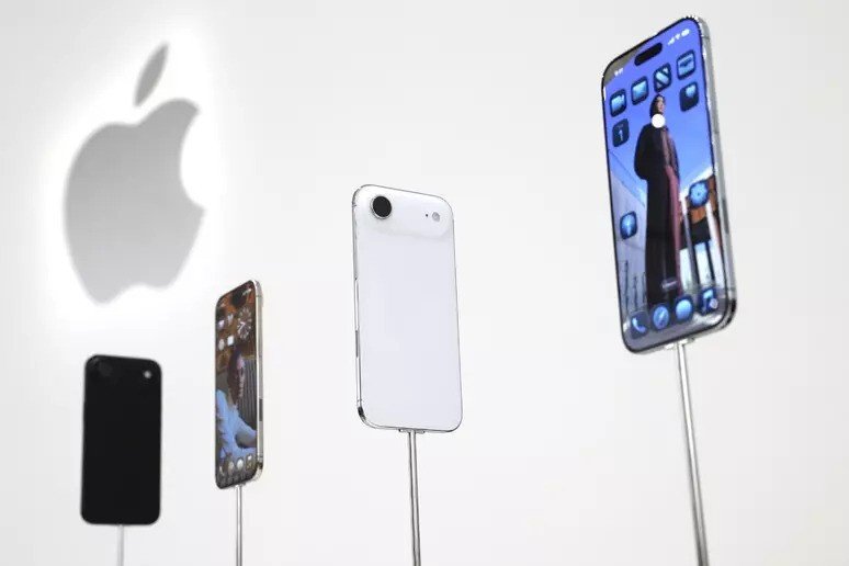 Apple challenges EU tech rules in formal request