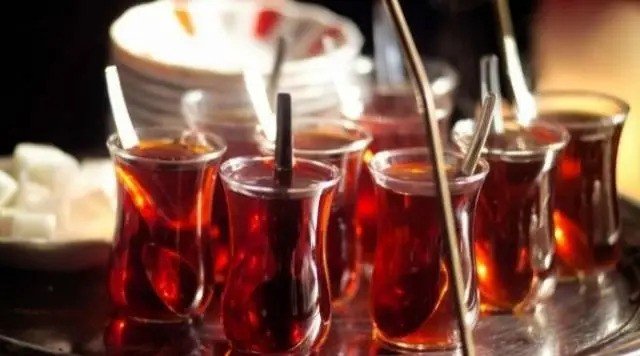 Kosovo’s “Tea Capital” Battles Rise of Espresso Generation