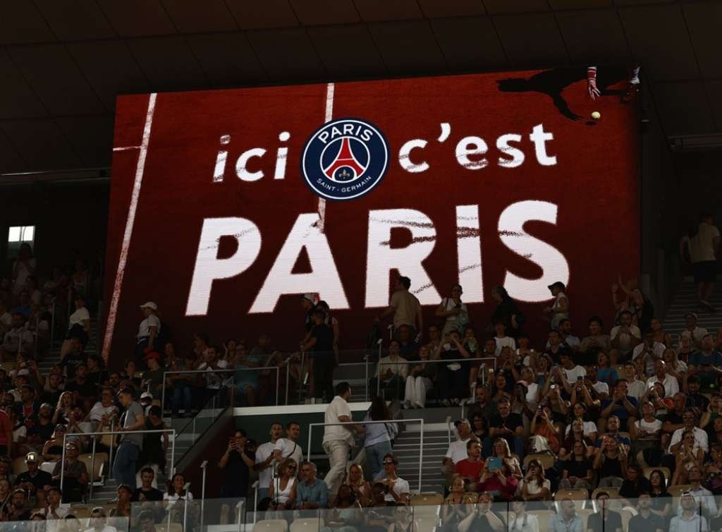 Kvaratskhelia to miss PSG clash with Barcelona
