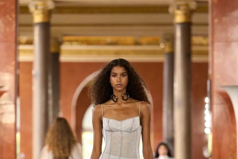 Louis Vuitton unveils Spring/Summer collection at Louvre