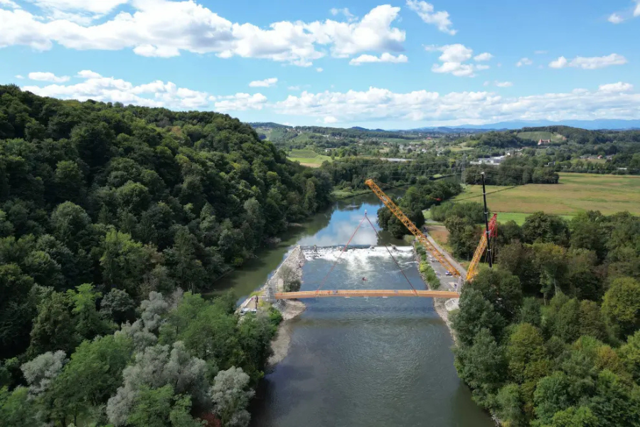 New bridge connects Slovenian, Austrian border communities