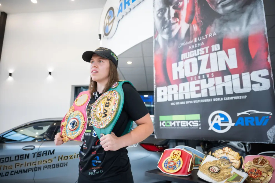Slovenia's boxing star loses world titles