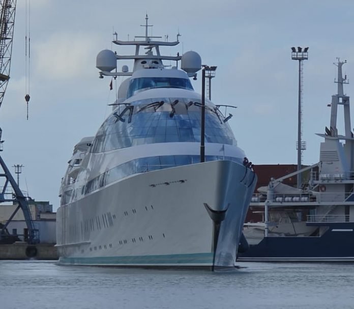 Superyacht ‘Yas’ makes grand arrival in Albania