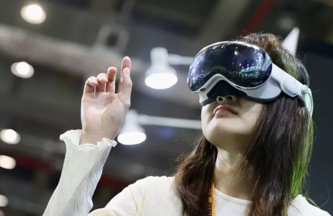 Apple shifts focus to augmented reality glasses