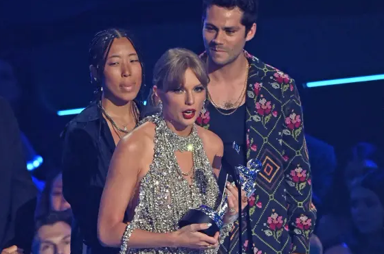 Taylor Swift announces new documentary series