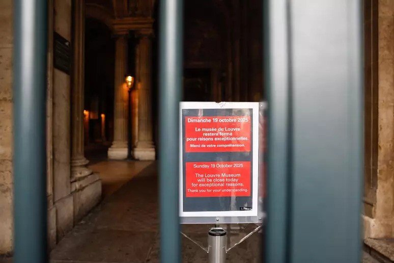 France reveals list of priceless artifacts stolen from Louvre
