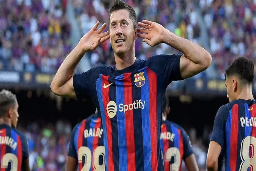Barcelona, Lewandowski exploring all options amid contract uncertainty
