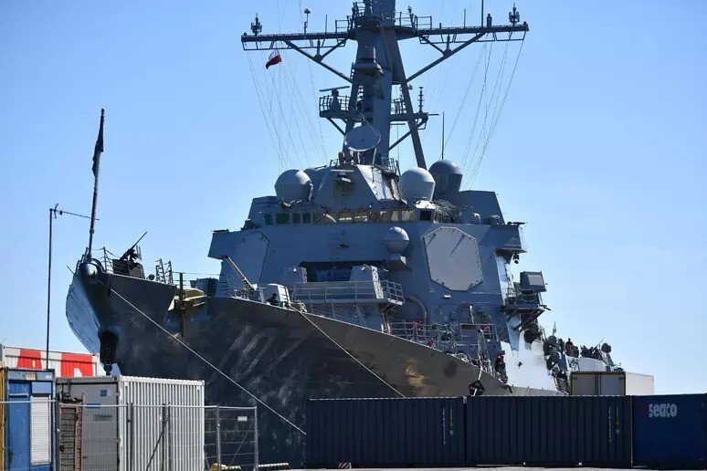 U.S. Marines begin training mission near Venezuela