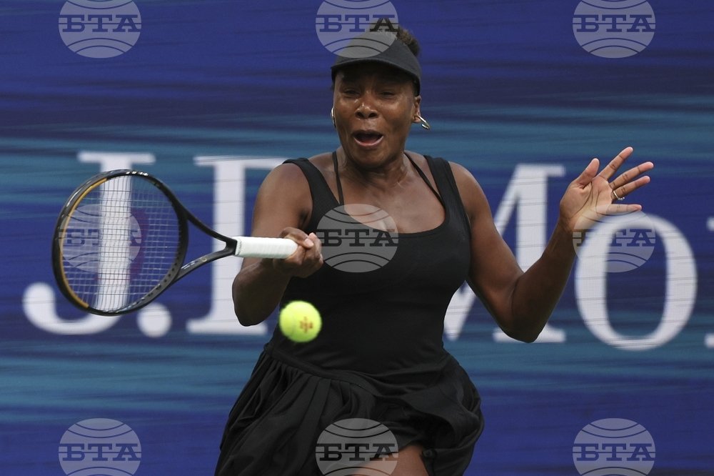 Tennis legend makes comeback ahead of Australian open