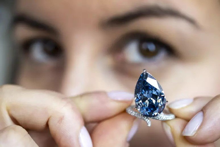Geneva auction sees major sale of rare vivid blue diamond
