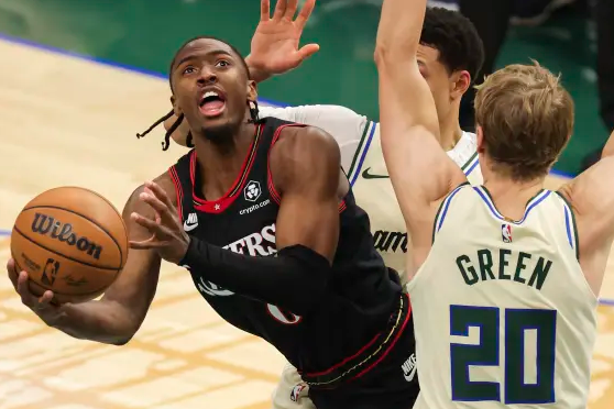 Tyrese Maxey powers 76ers to overtime victory against Bucks