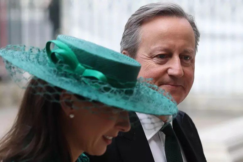 David Cameron reveals prostate cancer diagnosis