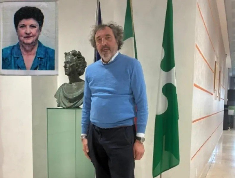 Italian man poses as deceased mother to collect pension