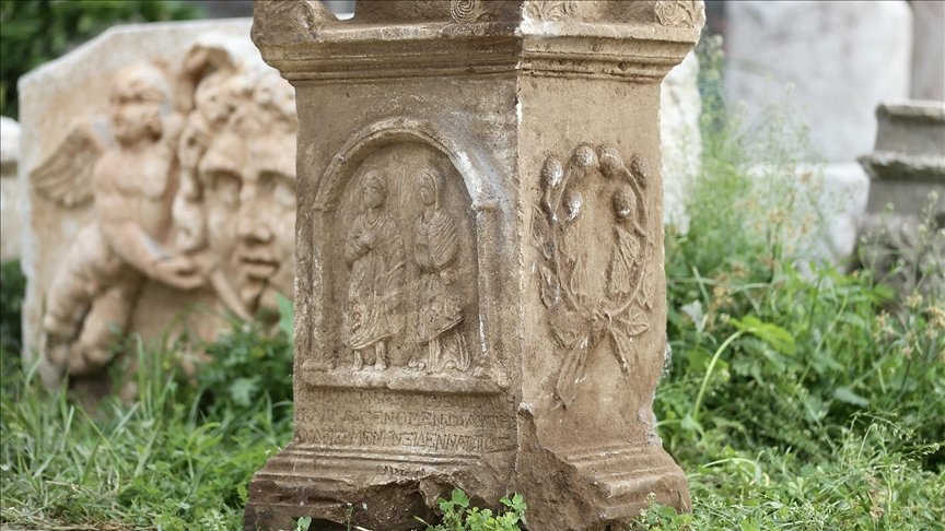 Shepherd in Türkiye discovers Roman stele