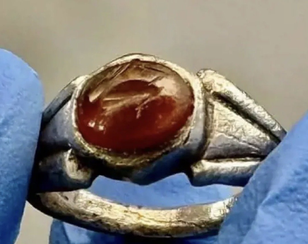 Rare Roman ring unearthed in UK