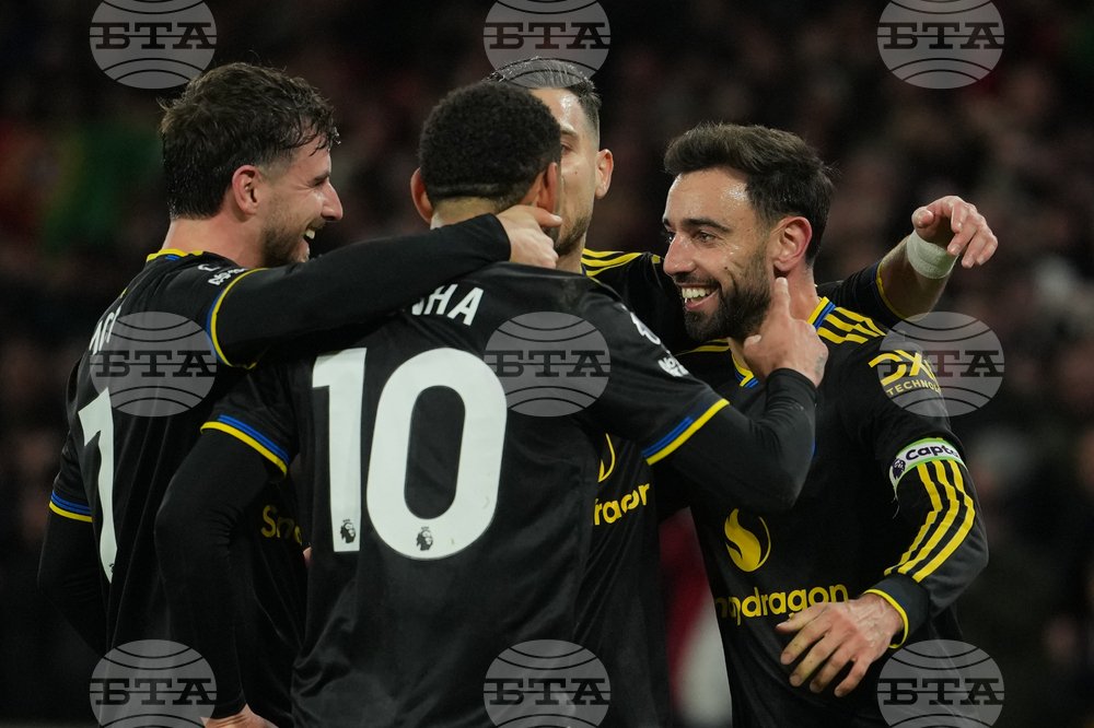 Manchester United level on points with Chelsea