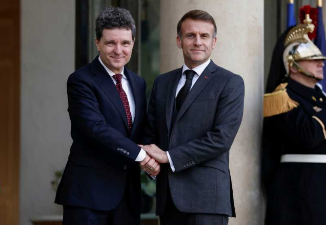 Romanian president begins two-day working visit to France